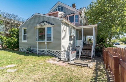 Willoughby Spit House | Captains Quarters By The Bay 3 Bedroom Cottage by RedAwning