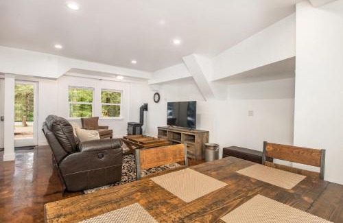 Kachina Village House | Captivating 1 BR Chalet Hideaway Prime Location