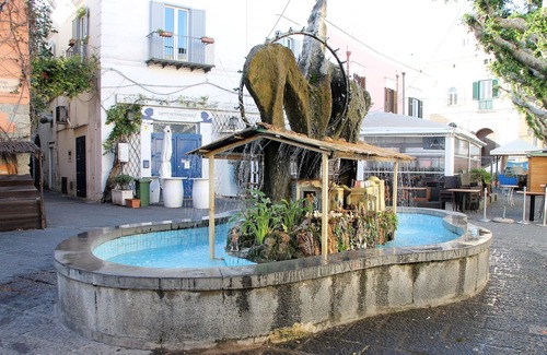 Succhivo Villa | Captivating 2-bed Villa in Forio - Enjoy a Yacht