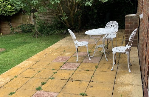 Lacey Green House | Captivating Bungalow with Garden in High Wycombe