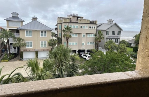 Saint Simons Island Apartment | Captivating Coastal Living: Ocean Lodge