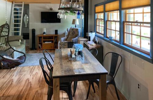 Meredith House | Captivating Patrician Shores Cottage