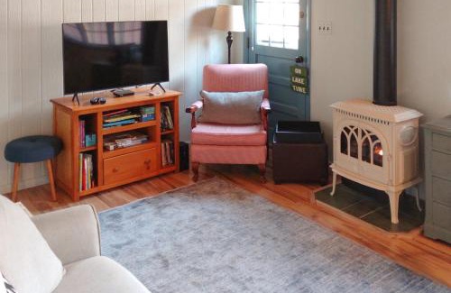 Meredith House | Captivating Patrician Shores Cottage