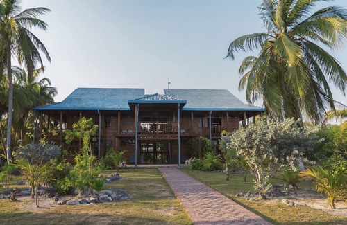 Isla Tintipan Villa | Car001 - Beach house with pool on Tintipan Island