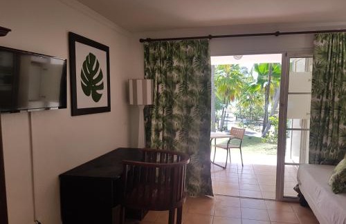 Riviera du Levant Apartment | Caraïbes Apparts Resorts-Village vacance piscine 4 étoiles-Accès direct mer