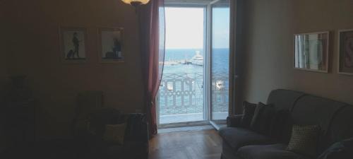 Chiaia House | Caracciolo Seafront Charme Home