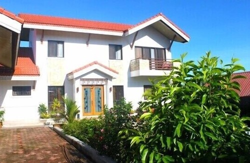 Alfonso House | CARASUCHI VILLA GARDEN - Near TAGAYTAY
