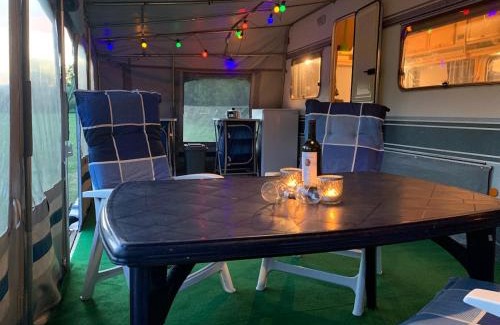 Kats Apartment | Caravan op rustige camping in Zeeland