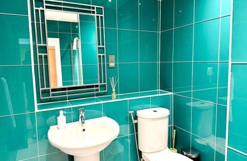 Cardiff City Centre Apartment | Cardiff Skyline Penthouse Apartment Free Parking Sleeps 8