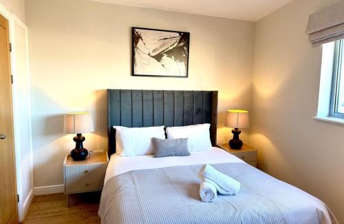 Cardiff City Centre Apartment | Cardiff Skyline Penthouse Apartment Free Parking Sleeps 8