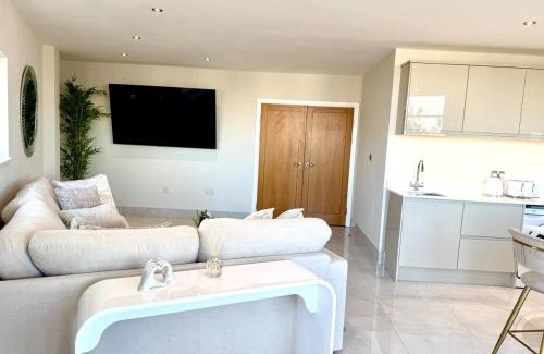 Cardiff City Centre Apartment | Cardiff Skyline Penthouse Apartment Free Parking Sleeps 8