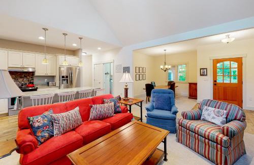 Glen Arbor House | Cardinal Corner