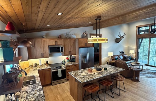 Columbia Falls House | Cardinal Cottage A Bailey Lake Retreat W/HotTub