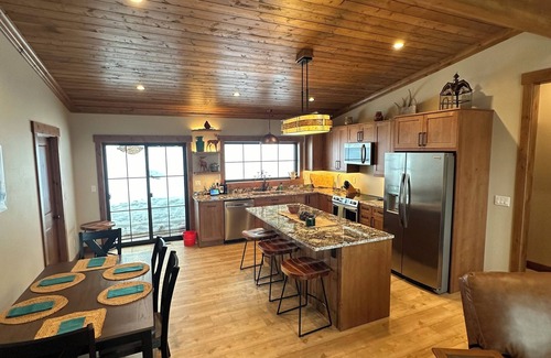 Columbia Falls House | Cardinal Cottage A Bailey Lake Retreat W/HotTub