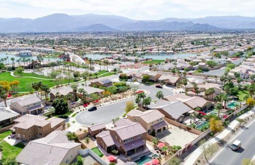 Terra Lago House | Carebnb with Waterslide and Casita