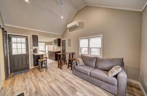 Tafton Cabin | Carins 11 - Lakeside Cabins