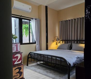 Wang Burapha Phirom House | Carl and Ellie Home