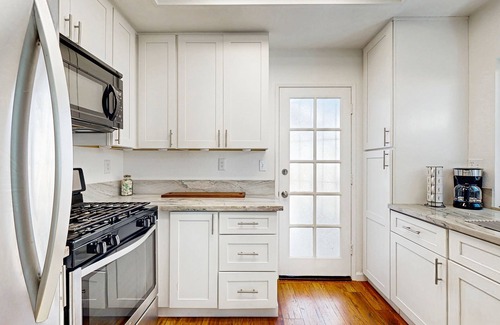 Aviara Cottage | Carlsbad Bluewater Breeze Beach Getaway with Furnished Patio & Full Kitchen + Shared Pool & Spa