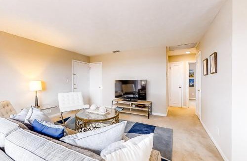 River Pointe Apartment | Carlton Arms View B1 # A
