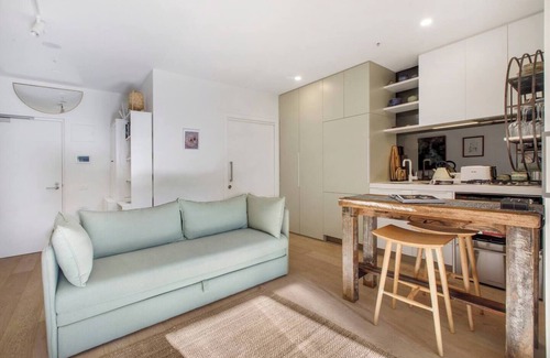 Carlton Apartment | Carlton meets Fitzroy at this Leafy Urban Hideaway