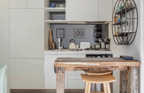 Carlton Apartment | Carlton meets Fitzroy at this Leafy Urban Hideaway