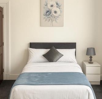 Wolverhampton House | CARLToN VILLAS