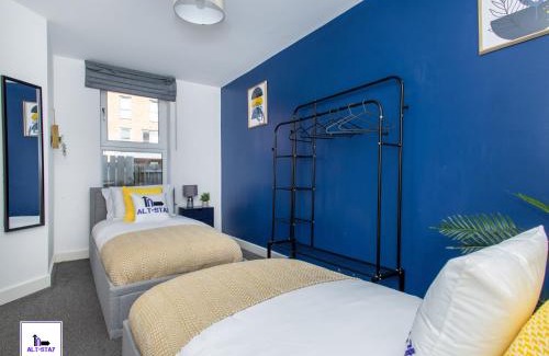 Wakefield Apartment | Carnforth 49 by Alt-Stay - Wakefield 2 Bed Ensuite Townhouse Contractor and Corporate Accommodation with Private Balcony, Parking, Smart TV, Kitchen and Fast Wi Fi - Long Stay Ready with Weekly and Monthly Rates