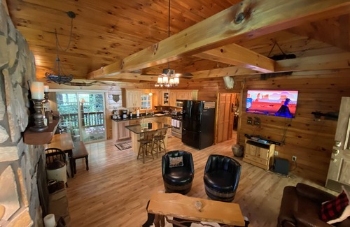 Waynesville Cabin | Carolina CREEKSIDE Cabin - Fire Pit & HOT TUB on the Creek - Easy Access
