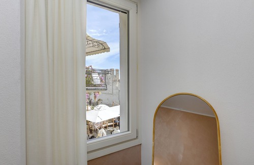 Sirmione House | CAROLINA INN - MARIA CALLAS