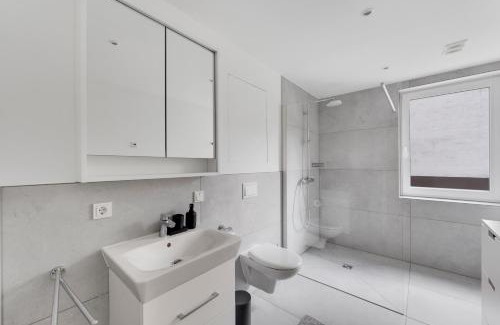 Leverkusen Apartment | Carport A3 CGN & DUS Barrierefrei