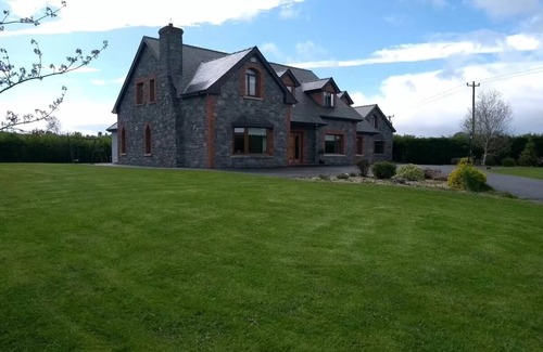 County Cavan Apartment | Carraig House Sleeps 2 Pets Allowed
