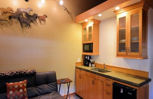 Alyeska Cabin | Carriage House Accommodations