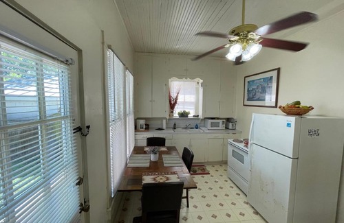 Lakehills House | Carriage House - Medina Suite 1