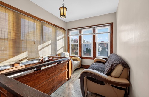 Wyandotte Apartment | Carriage House: Relax This Fall in the Heart of Wyandotte