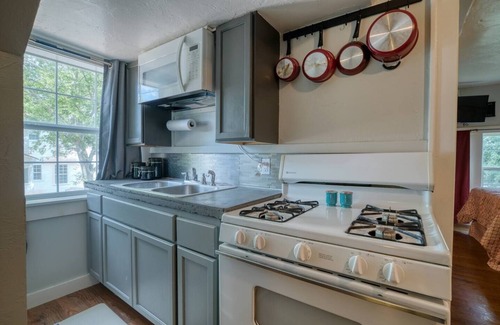 Ada Apartment | Carriage House studio min to ECU