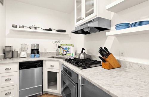 Seaside House | Carriage House Next to Heated Pool. With Full Kitchen, Laundry, and 2 Full Baths