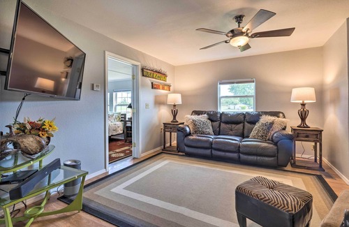 Carthage House | Carthage Family Home w/Porch + Horse Boarding