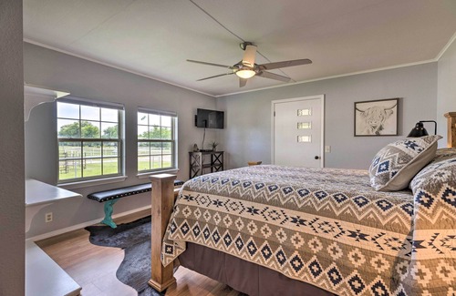 Carthage House | Carthage Family Home w/Porch + Horse Boarding