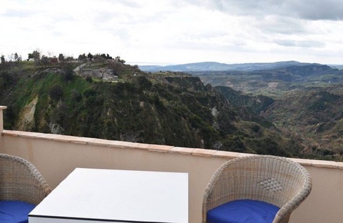 Santa Caterina dello Ionio Apartment | Casa Vacanze con Terrazzino Panoramico e Arredi di Design