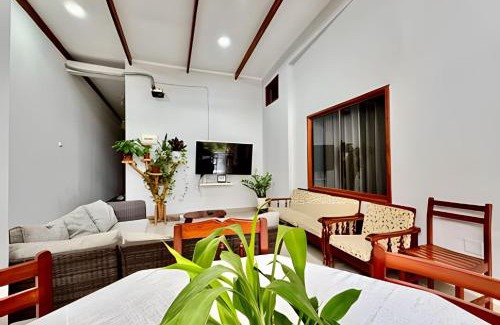 La Banda de Shilcayo House | Casa a 5min centro 3HAB con A/C & Precioso Jardín