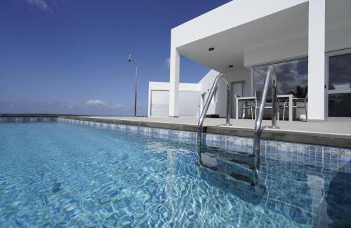 Tindaya Villa | Casa Achaman - Contemporary style villa with outstanding views