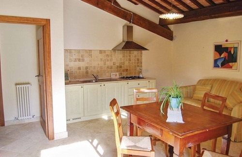 Rapolano Terme House | Casa Adalmina C: A pleasant and spacious apartment that is part of an ancient country house built on a hillside, surrounded by meadows and woods.