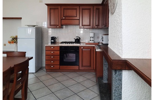 Vignola House | "Casa Alice" large private garden- lake and mountains- free WiFi
