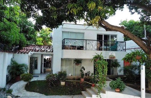 Comuna 4 House | Casa Alma Santa Marta