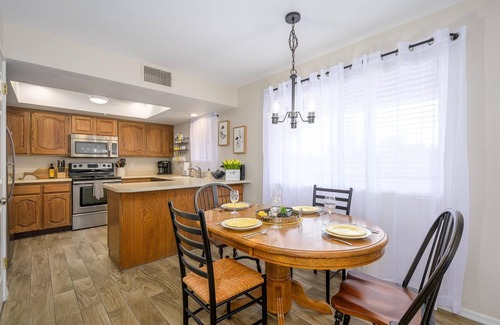 Paradise Valley Village Condo | CASA AMARILLO - Anasazi Village - Updated Top Floor Unit