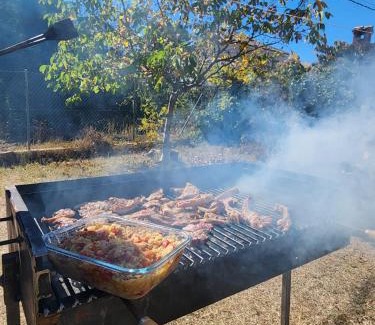 Prades House | Casa amb jardí i llar de foc