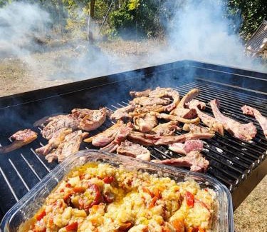 Prades House | Casa amb jardí i llar de foc