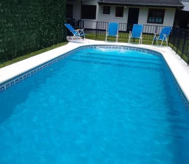 Tigre House | Casa Amplia 5 personas Con Pileta, Amplio Jardin y Parrilla Zona Muy Tranquila en Tigre Centro