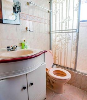 Ambato House | Casa amplia cerca de Baños de Agua Santa