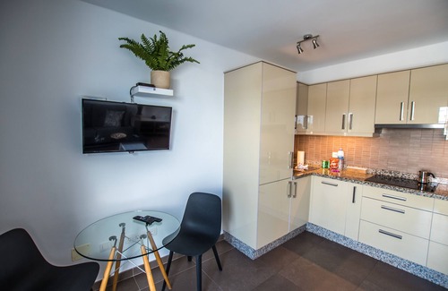 Los Mojones Apartment | Casa Anemona with terrace, shared pool, sea views and free wifi